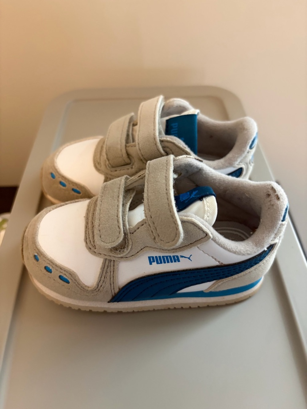 Puma Toddler 5.5c White / Blue Velcro Sneakers VGUC